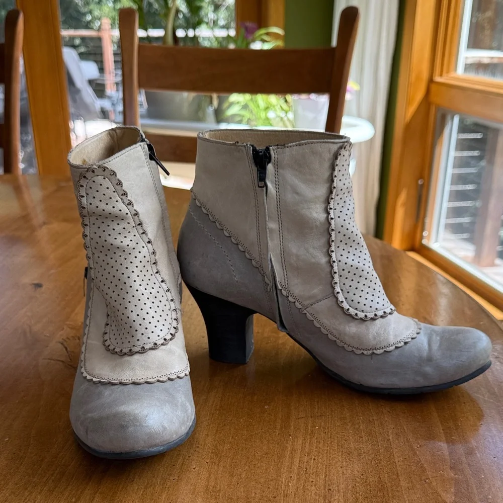 Chic Beige Leather Ankle Booties - Picture 2 of 5